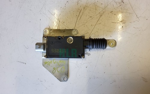 Attuatore blocco portellone