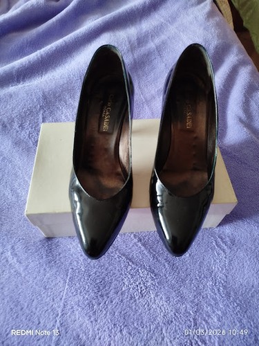 Scarpe colore nero lucido