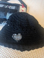 Cappello nero di lana con