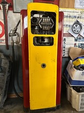 distributore di benzina shell, vintage italiano