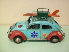 Modello di auto maggiolone in latta