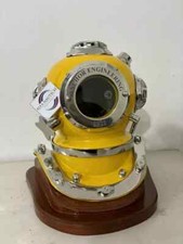 Casco subacqueo giallo stile