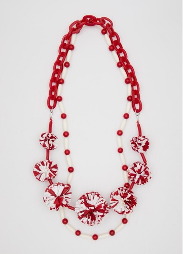Collana con pon - pon, in