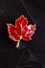 Vintage Mini Spilla Spilletta Oro Foglia D'Acero Smalto Gioielli Moda