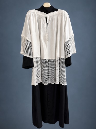 Cotta sacerdotale con pizzo