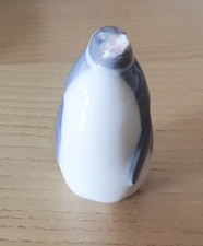 pinguino porcellana royal