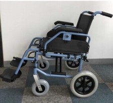 Carrozzina pieghevole in alluminio da transito Modello: E-LIGHT 2-49T