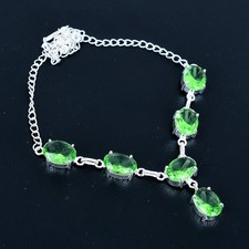 Collana con gioielli in