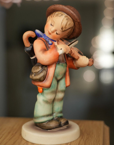 Statuina porcellana violino