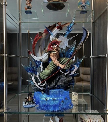 Statue resine one - one, piece