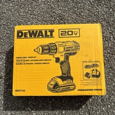 Nuovo DEWALT DCD771C2 20V MAX