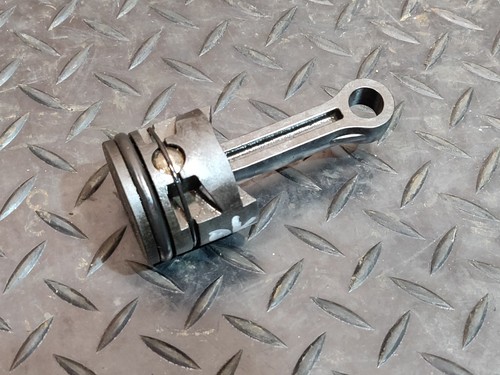 Pistone conrod per - pistone, e