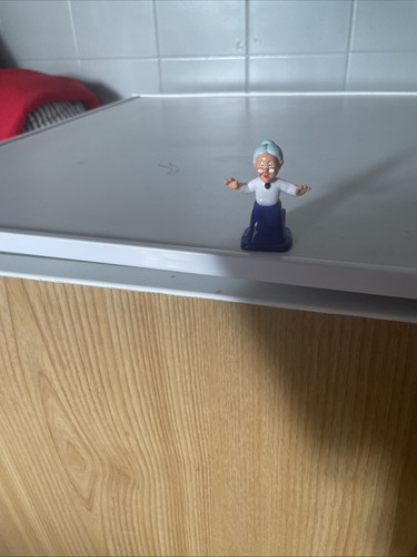 Rara statuina nonna - rara,