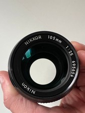 Nikon Nikkor 105mm f/2.5 Ai -