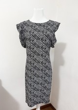 Abito longuette con maniche a volant di Conbipel