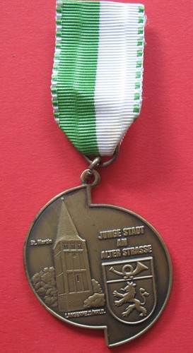 Vecchio distintivo - vecchio,