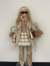 Barbie bambola in abiti