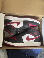 Air Jordan 1 Mid nuove