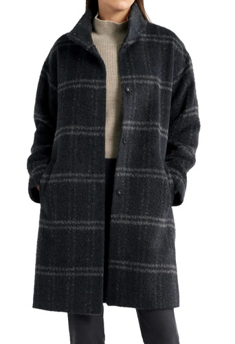 Cappotto nuovo con etichette