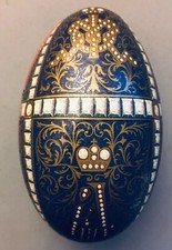 Uovo  Scatola Antica In Metallo Dipinto e Laccato Di Bella Qualita’