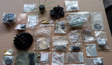 Ricambi in blocco come in foto, marche varie, stock magazzino (scatola KIT 06)