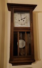 Orologio A Pendolo Antico Da Muro In Legno con numeri a sinistra sbiaditi