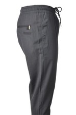 pantalone modello con gamba