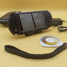 Sony PSP PSP-E1004 PAL COMPLETA Custodia + Gioco FIFA Street 2 FUNZIONANTE