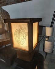 lampada da tavolo, in legno, artigianale, con stampa, buddha, zen.