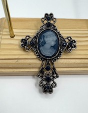 Spilla in stile vittoriano