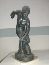Statua raffigurante Discobolo.