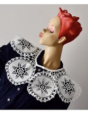 COLLETTO  BIANCO REALIZZATO A MANO AD UNCINETTO