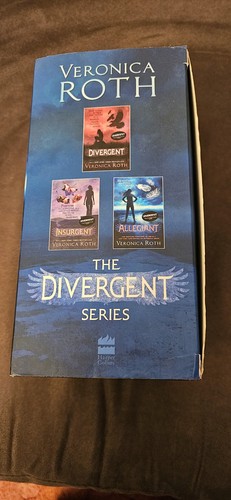 Divergent set books by - set,