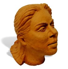 scultura in creta ceramica di
