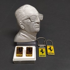 Lotto con portachiavi, gemelli