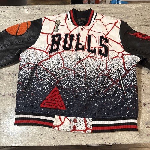 Black pyramid chicago bulls - chicago,