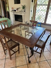 Tavolo Quadrato In Legno Con Inserto In Vetro Più Sedie