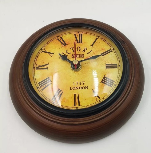 Piccolo orologio parete in - parete,