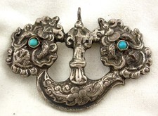 VECCHIO CIONDOLO TIBETANO AMULETO PORTAFORTUNA IN ARGENTO CON TURCHESE 6gr.