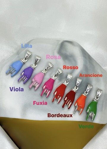 Collana con ciondolo mano
