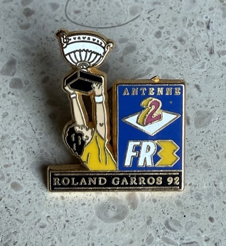 Antenna roland garros - 92, pin's