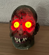 Halloween Zombie 8" Prop alto