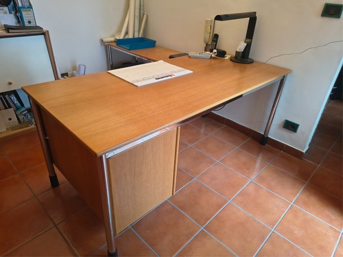 Scrivania ufficio con - ufficio,