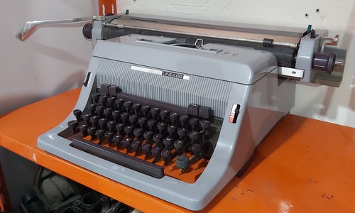 Macchina scrivere olivetti - da,