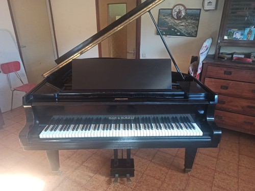 Pianoforte mezza coda in - pianoforte, a