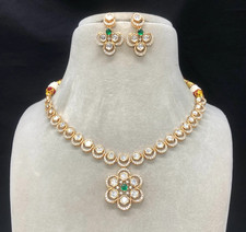 Collana floreale placcata oro vera pietra bianca Polki Kundan ispirata a Tyaani