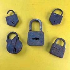 lotto di lucchetti antichi in