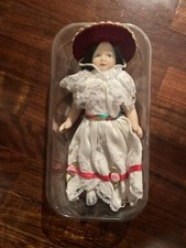 Bambola Di Porcellana Collezione Dal Mondo Fabbri Editori