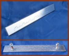 FIAT 130 COUPE' / PEUGEOT 504 CABRIO - BADGE FREGIO PININFARINA CON PERNI