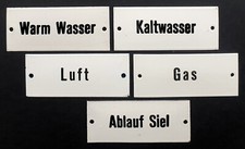 5 vecchie insegne smaltate targhette di segnalazione 12x5 cm ciascuna, leggermente bombate, D del 1950